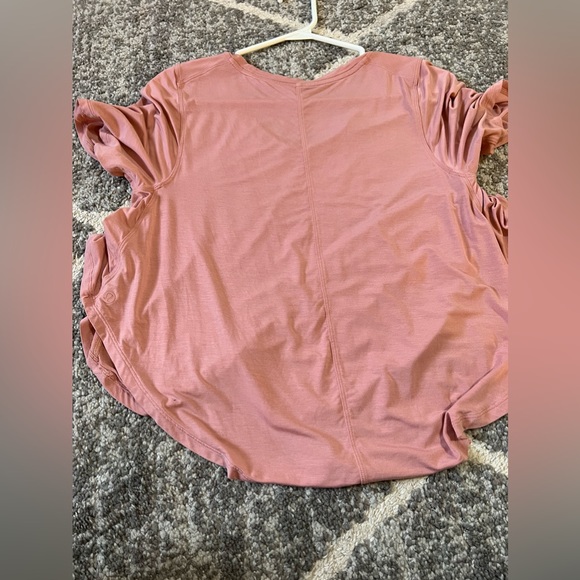 Lululemon t-shirt size 2 - Picture 2 of 2